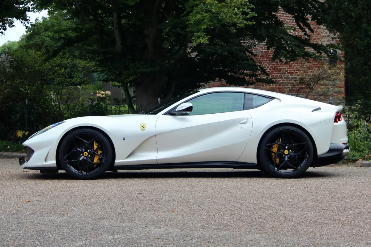 6.5 V12 HELE | Bianco Italia | Lift | Passenger Display | Carbon LED