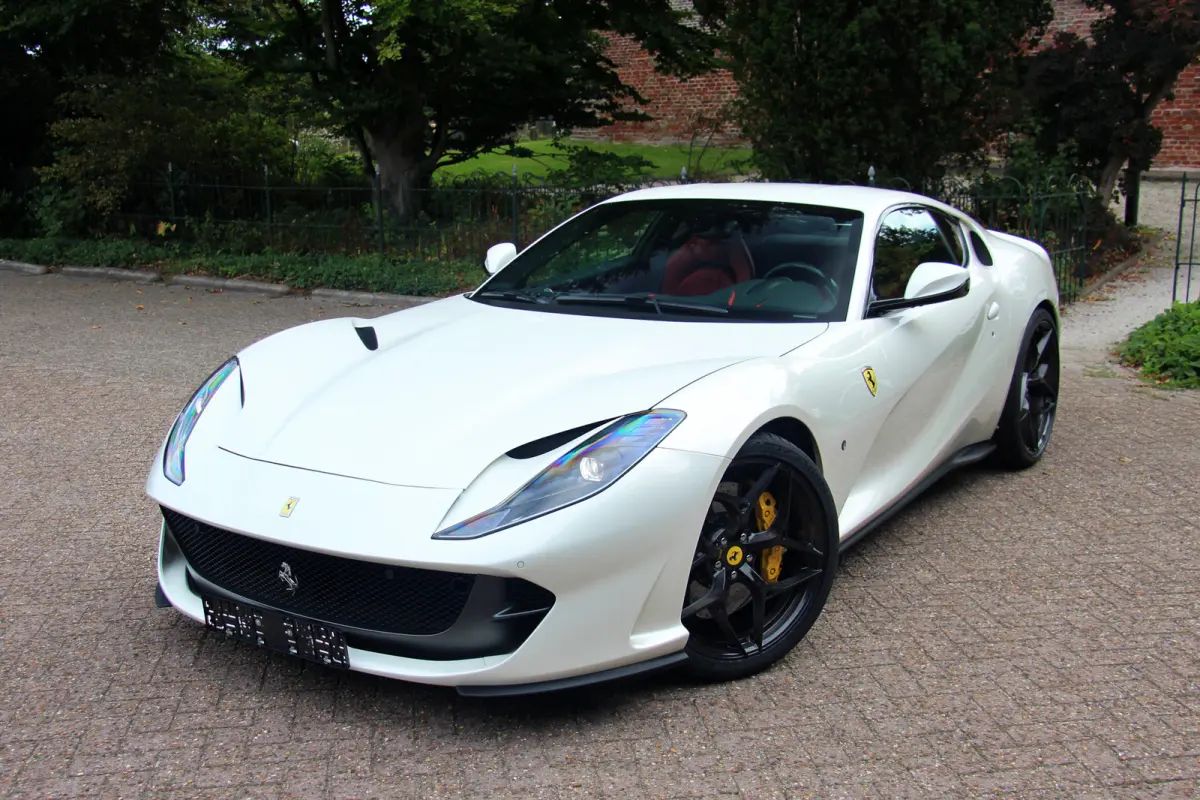 6.5 V12 HELE | Bianco Italia | Lift | Passenger Display | Carbon LED