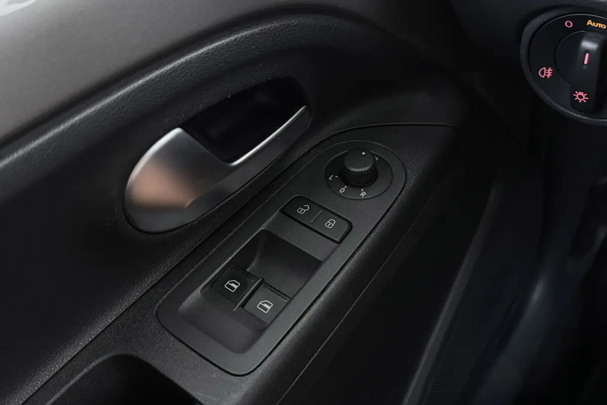 Up! 1.0 BMT move up! | Org NL | Airco | Dealer Ond. | Navigatie Via Telefoon | Bluetooth | 104.000 KM! |