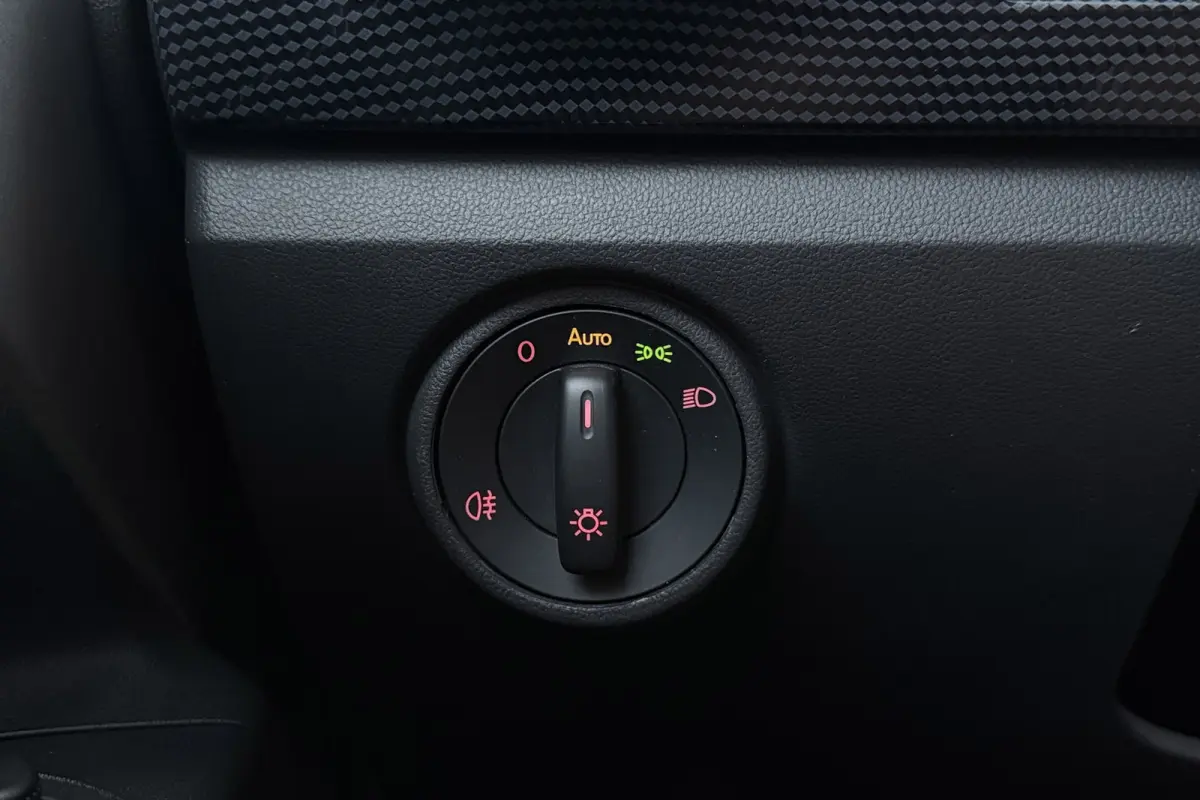 Up! 1.0 BMT move up! | Org NL | Airco | Dealer Ond. | Navigatie Via Telefoon | Bluetooth | 104.000 KM! |