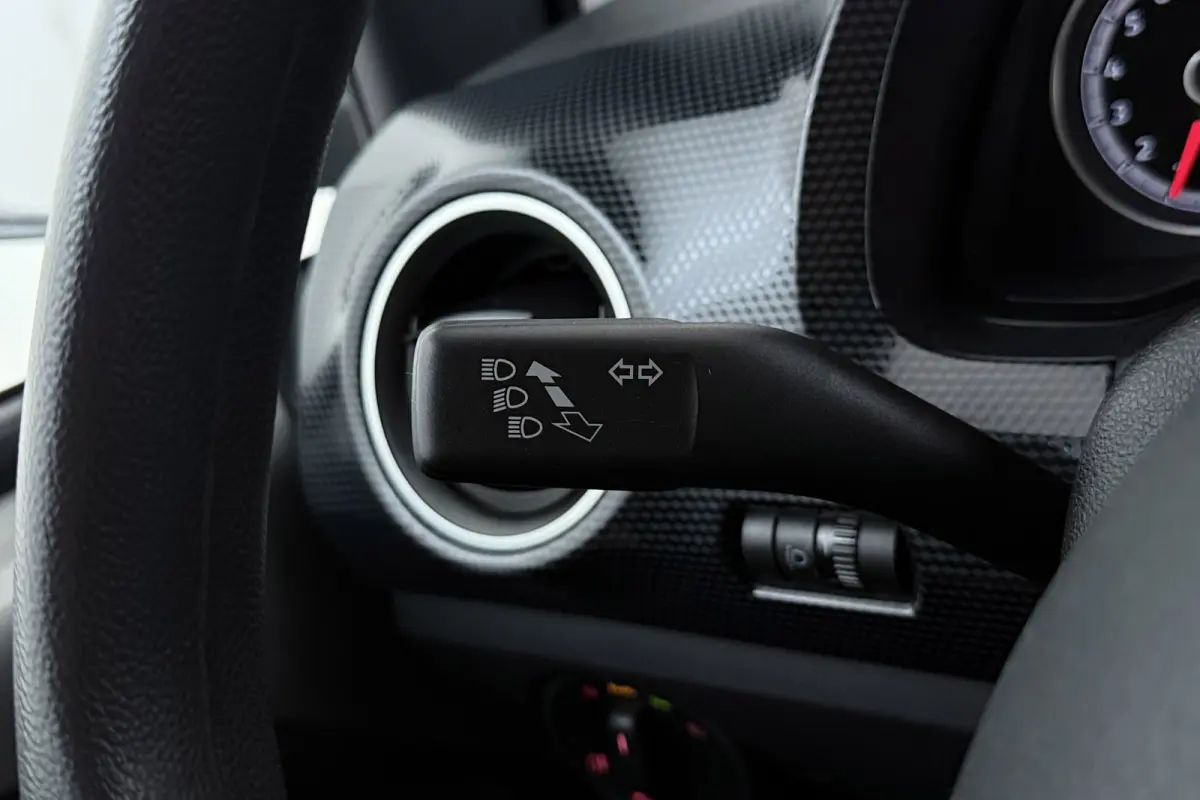 Up! 1.0 BMT move up! | Org NL | Airco | Dealer Ond. | Navigatie Via Telefoon | Bluetooth | 104.000 KM! |