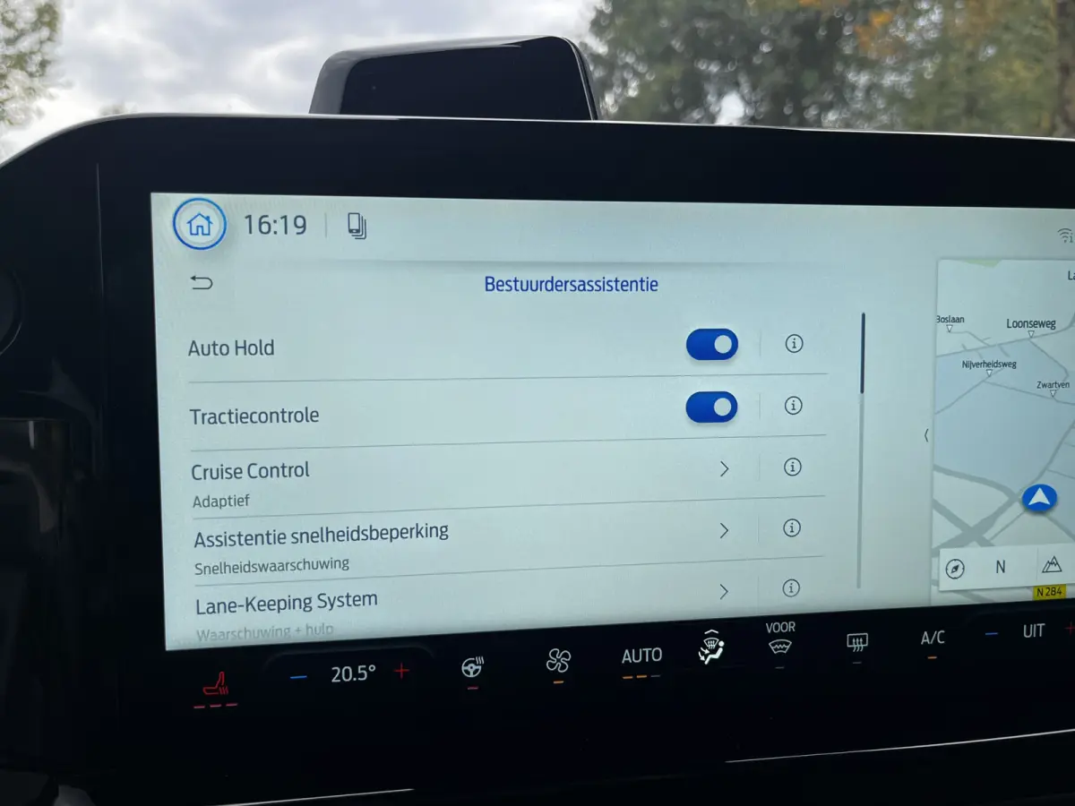 340 2.5 PHEV L2H1 Titanium X VIP Bus 8p. | FULL OPTIONS! | E-Trekhaak | Panodak | Elek. zijschuifdeuren | AGR-stoelen | Digitale binnenspiegel | etc. etc.