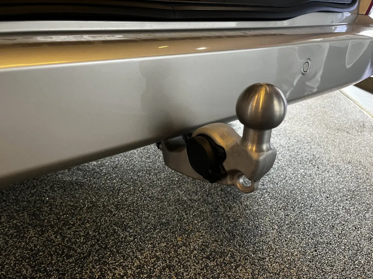 340 2.5 PHEV L2H1 Titanium X VIP Bus 8p. | FULL OPTIONS! | E-Trekhaak | Panodak | Elek. zijschuifdeuren | AGR-stoelen | Digitale binnenspiegel | etc. etc.