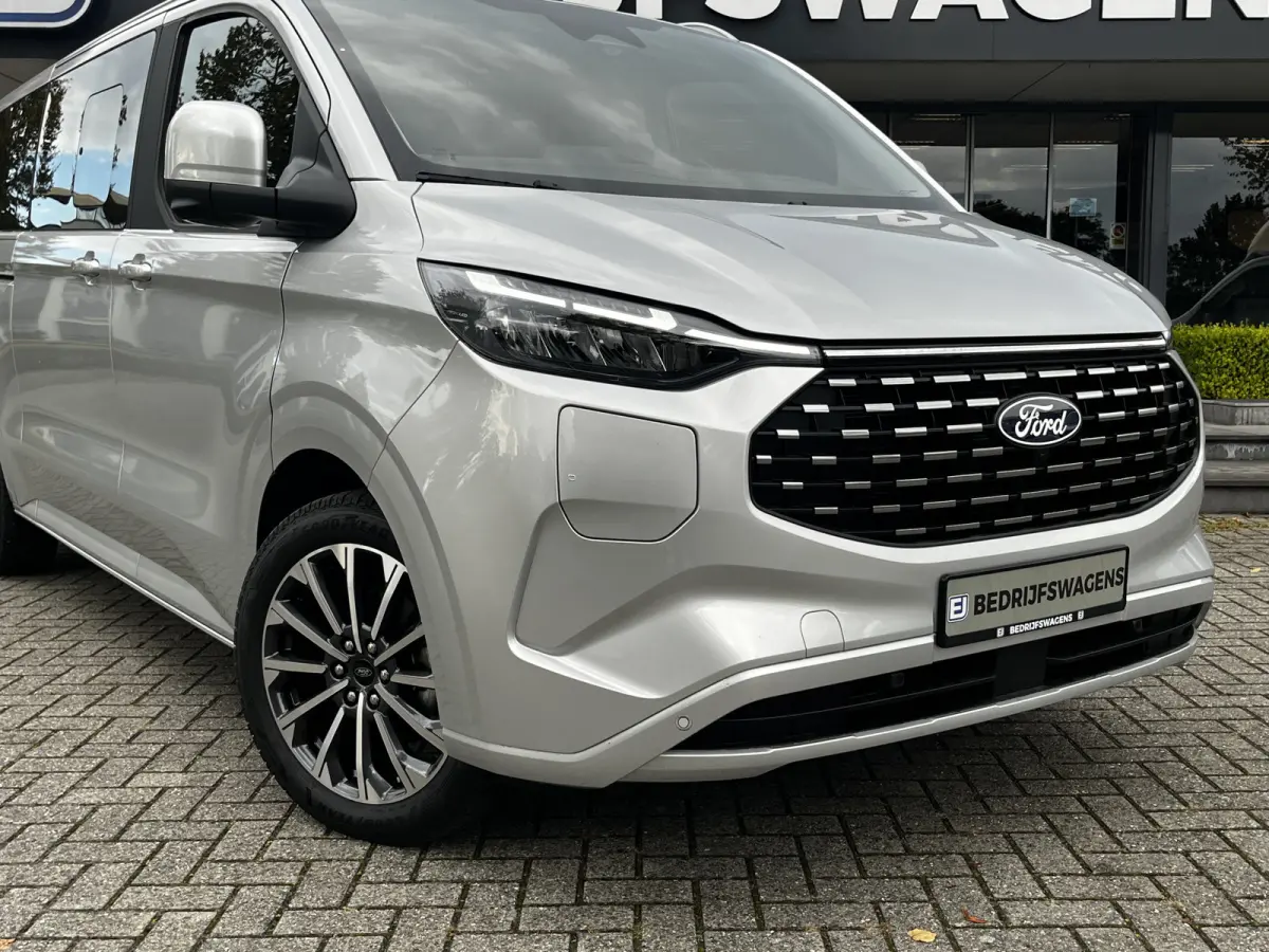 340 2.5 PHEV L2H1 Titanium X VIP Bus 8p. | FULL OPTIONS! | E-Trekhaak | Panodak | Elek. zijschuifdeuren | AGR-stoelen | Digitale binnenspiegel | etc. etc.