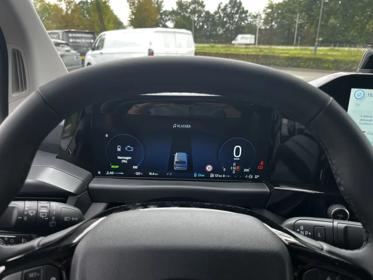 340 2.5 PHEV L2H1 Titanium X VIP Bus 8p. | FULL OPTIONS! | E-Trekhaak | Panodak | Elek. zijschuifdeuren | AGR-stoelen | Digitale binnenspiegel | etc. etc.