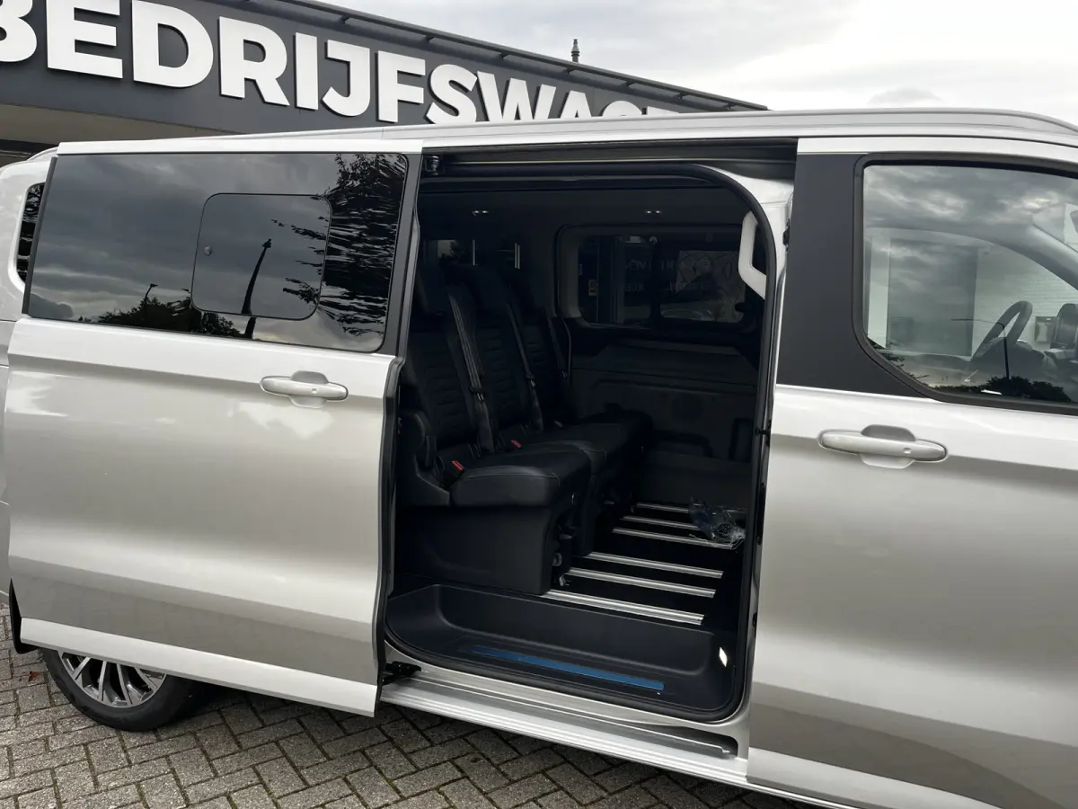 340 2.5 PHEV L2H1 Titanium X VIP Bus 8p. | FULL OPTIONS! | E-Trekhaak | Panodak | Elek. zijschuifdeuren | AGR-stoelen | Digitale binnenspiegel | etc. etc.