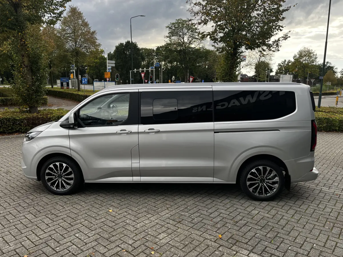 340 2.5 PHEV L2H1 Titanium X VIP Bus 8p. | FULL OPTIONS! | E-Trekhaak | Panodak | Elek. zijschuifdeuren | AGR-stoelen | Digitale binnenspiegel | etc. etc.