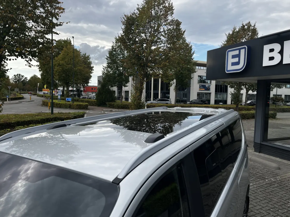 340 2.5 PHEV L2H1 Titanium X VIP Bus 8p. | FULL OPTIONS! | E-Trekhaak | Panodak | Elek. zijschuifdeuren | AGR-stoelen | Digitale binnenspiegel | etc. etc.