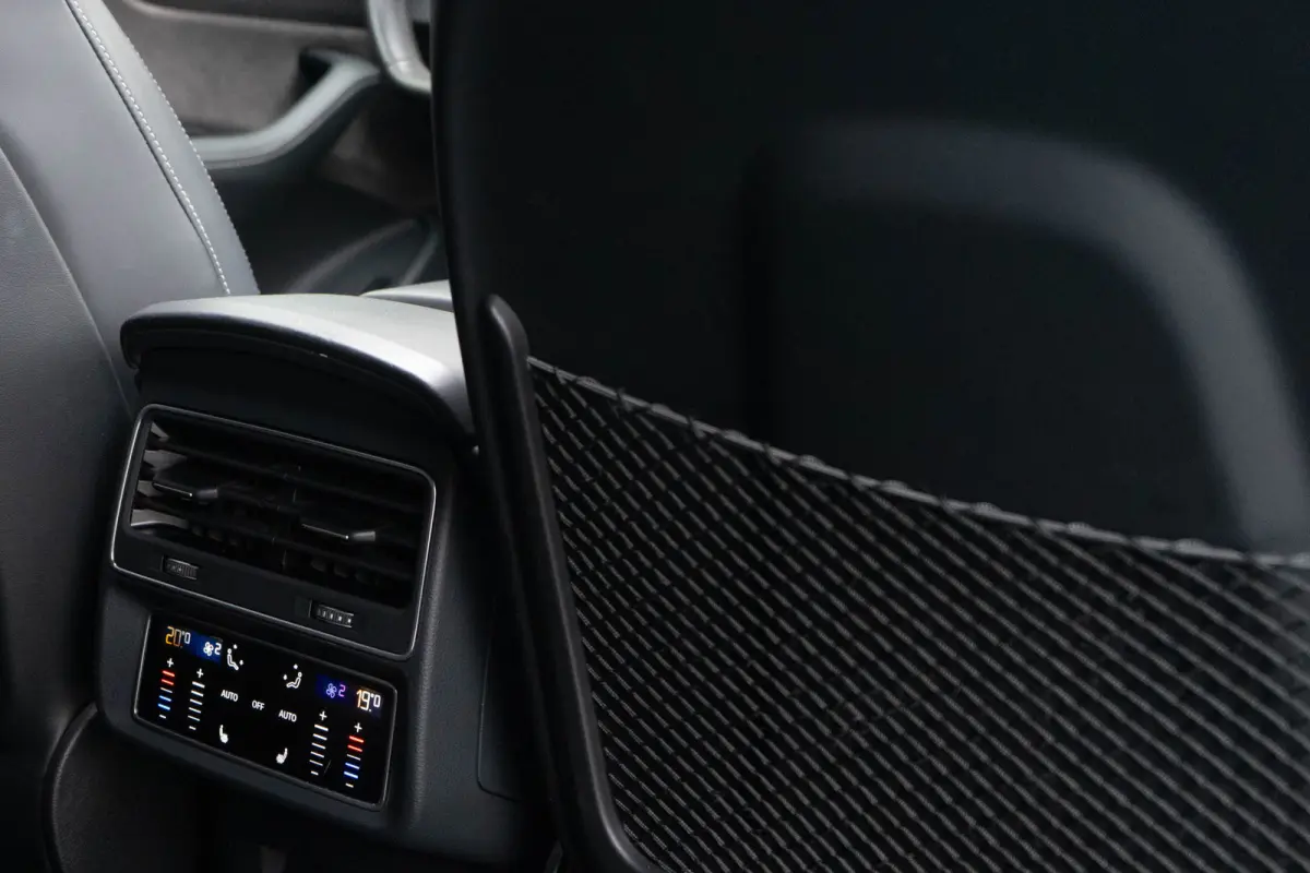 55 TFSI Quattro / ABT Aero Exterieur/ 23 Inch/ Standkachel/ Bang & Olufsen Sound System/ Panoramadak/ 250kW (340PK)