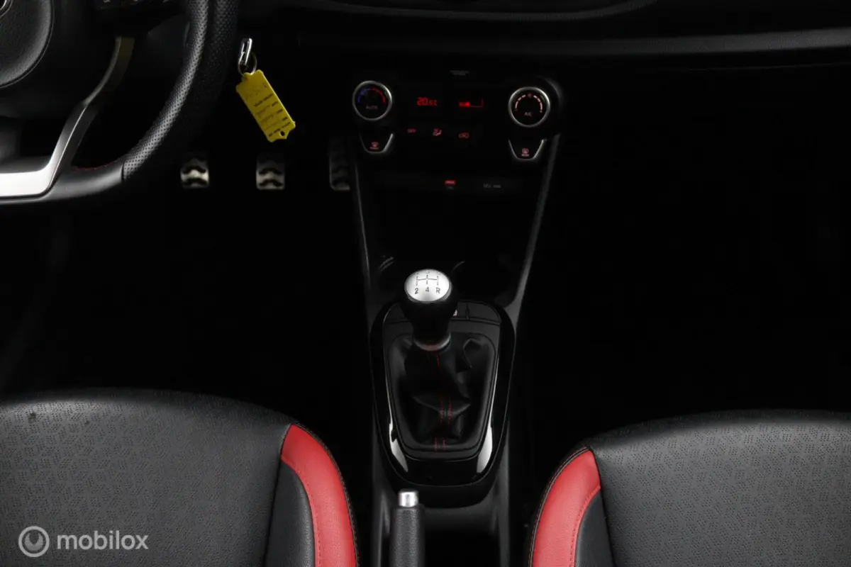 1.0 DPi DynamicPlusLine 5p | Camera |Cruise Control| Apple CarPlay/Android Auto | Navigatie