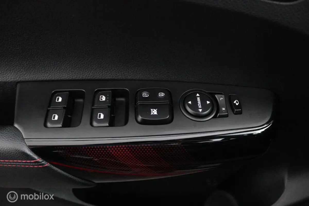 1.0 DPi DynamicPlusLine 5p | Camera |Cruise Control| Apple CarPlay/Android Auto | Navigatie