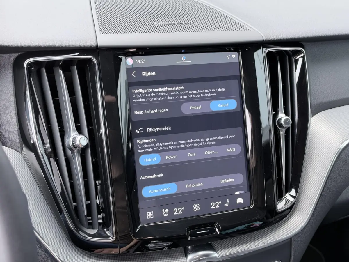 2.0 T8 Plug-in hybrid AWD Plus Black Edition 455 PK | Long Range | Pano | 2 fase laden | All season banden