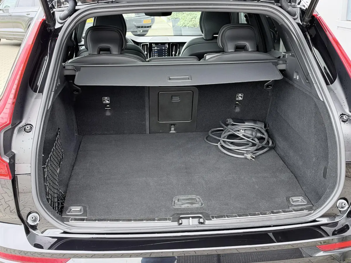 2.0 T8 Plug-in hybrid AWD Plus Black Edition 455 PK | Long Range | Pano | 2 fase laden | All season banden