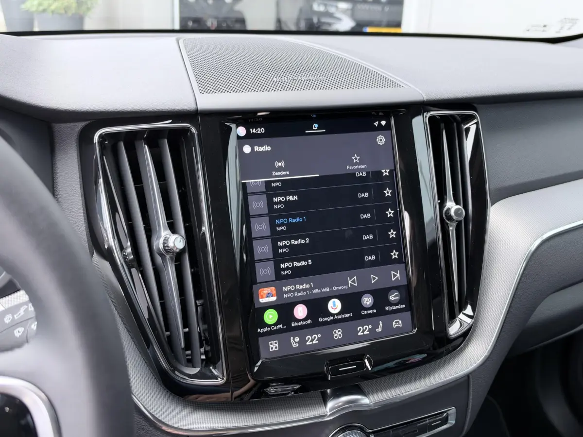 2.0 T8 Plug-in hybrid AWD Plus Black Edition 455 PK | Long Range | Pano | 2 fase laden | All season banden