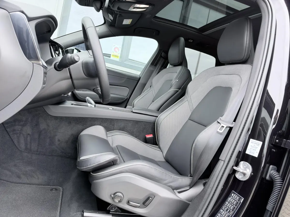 2.0 T8 Plug-in hybrid AWD Plus Black Edition 455 PK | Long Range | Pano | 2 fase laden | All season banden