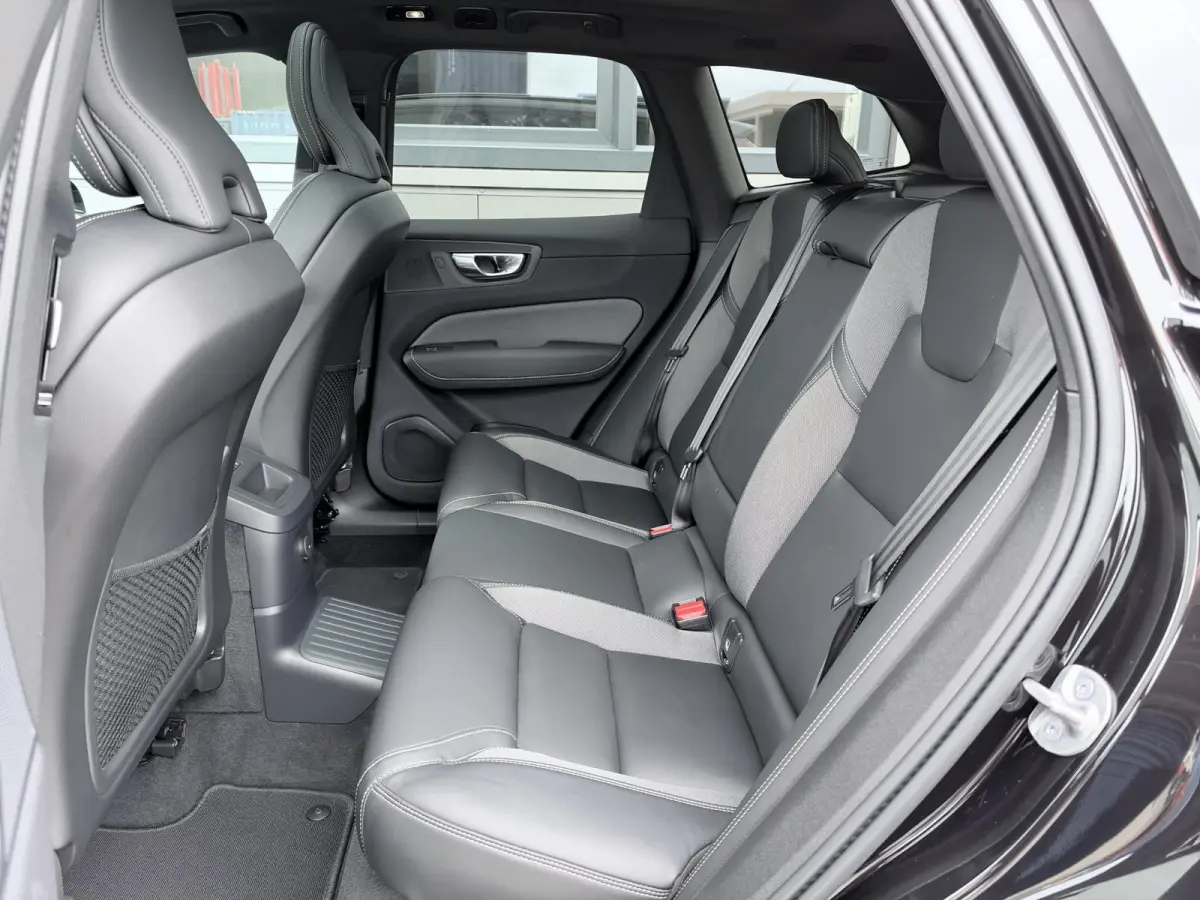 2.0 T8 Plug-in hybrid AWD Plus Black Edition 455 PK | Long Range | Pano | 2 fase laden | All season banden