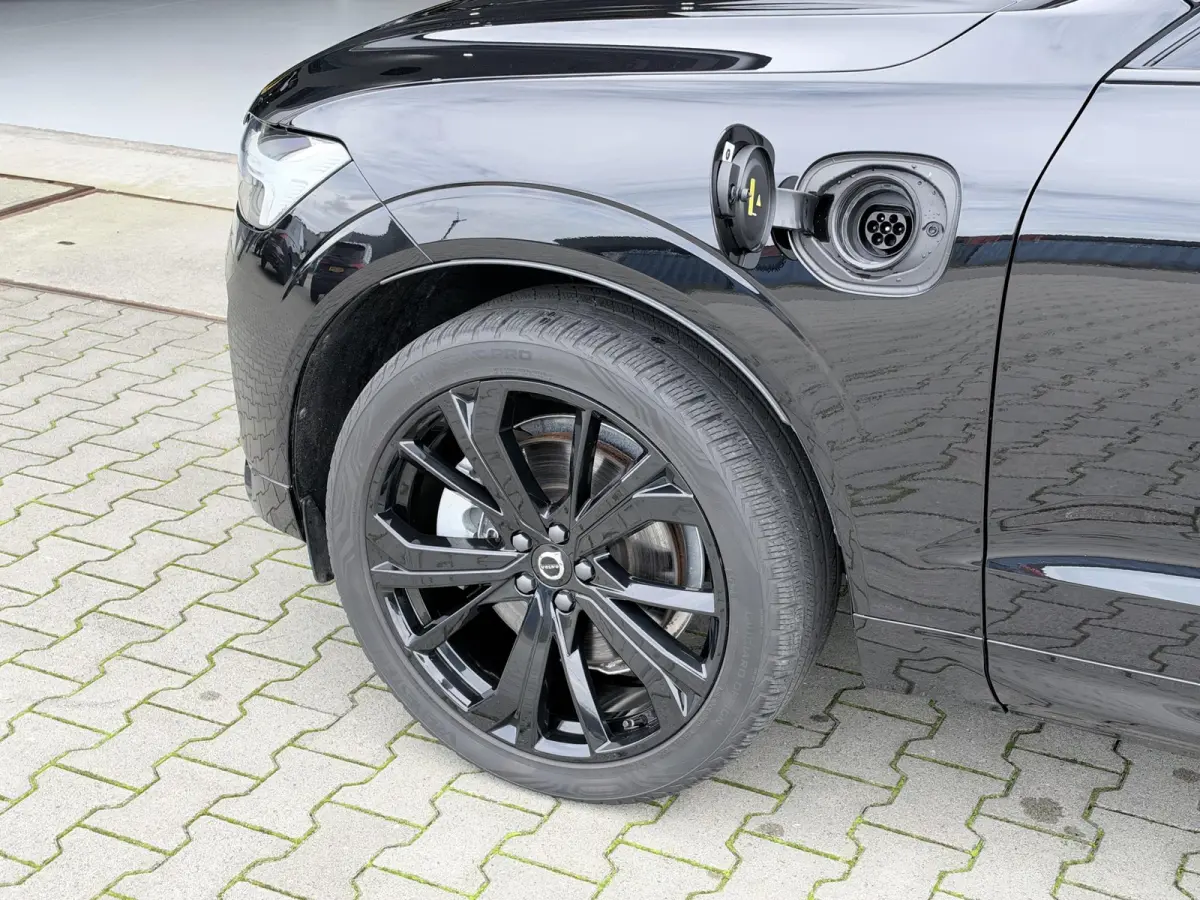2.0 T8 Plug-in hybrid AWD Plus Black Edition 455 PK | Long Range | Pano | 2 fase laden | All season banden