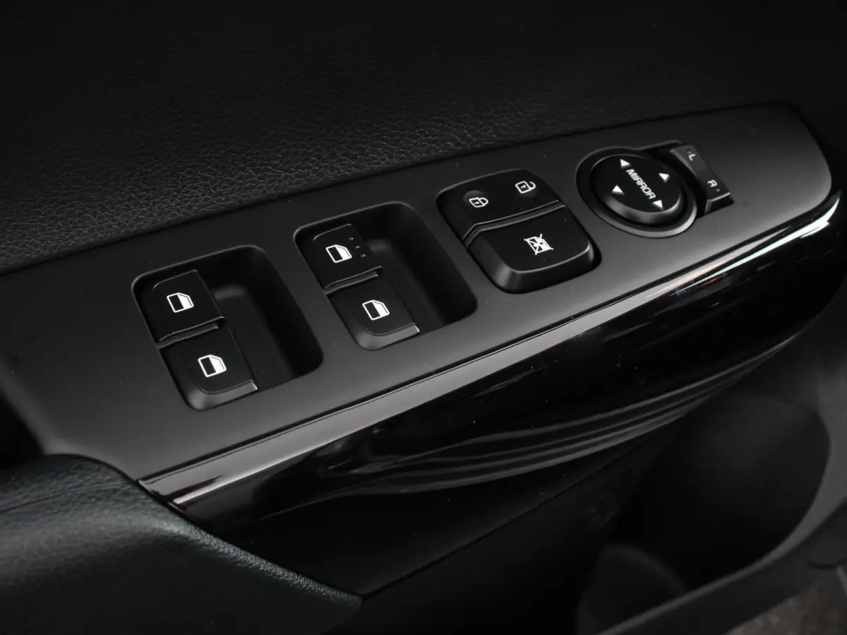 1.0 DPI Automaat DynamicLine Navigatie Apple Carplay/Android auto Airco Camera DAB Bluetooth