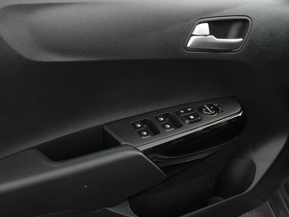 1.0 DPI Automaat DynamicLine Navigatie Apple Carplay/Android auto Airco Camera DAB Bluetooth