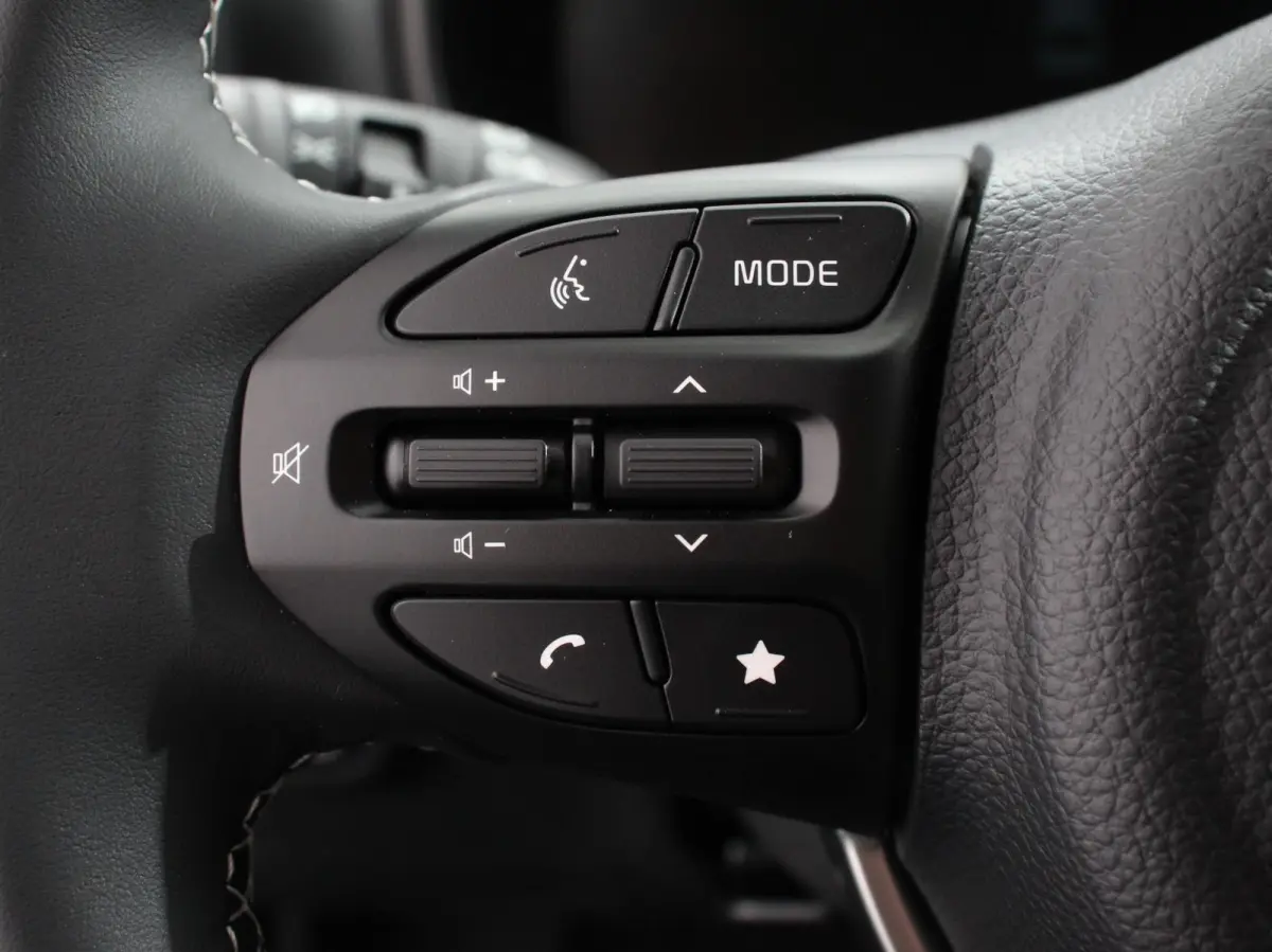 1.0 DPI Automaat DynamicLine Navigatie Apple Carplay/Android auto Airco Camera DAB Bluetooth