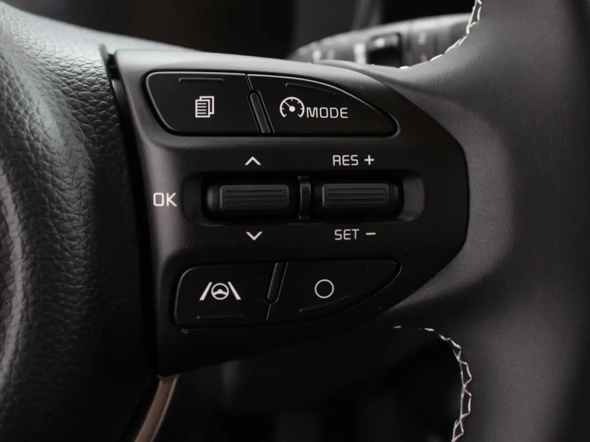 1.0 DPI Automaat DynamicLine Navigatie Apple Carplay/Android auto Airco Camera DAB Bluetooth