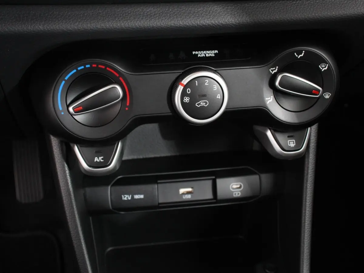 1.0 DPI Automaat DynamicLine Navigatie Apple Carplay/Android auto Airco Camera DAB Bluetooth