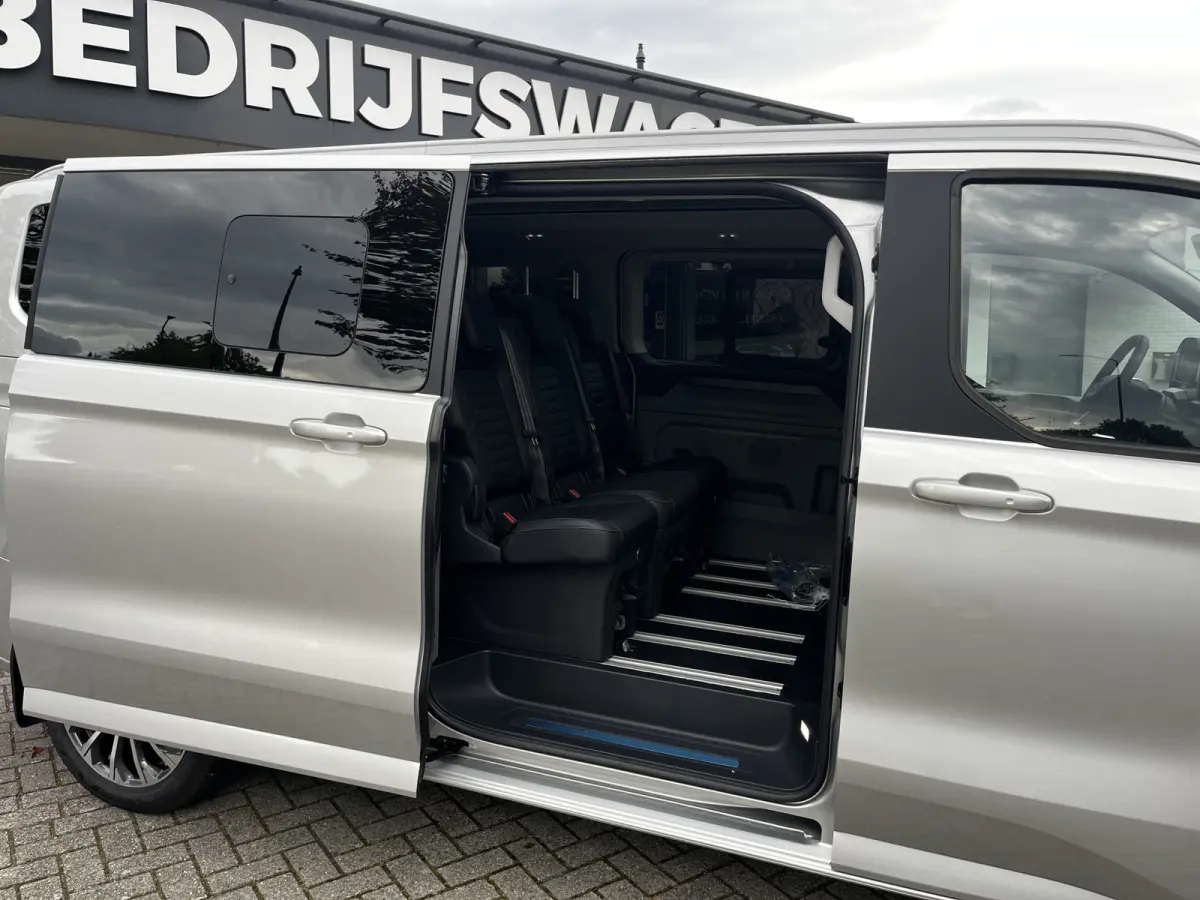 340 2.5 PHEV L2H1 Titanium X VIP Bus 8p. | FULL OPTIONS! | E-Trekhaak | Panodak | Elek. zijschuifdeuren | AGR-stoelen | Digitale binnenspiegel | etc. etc.