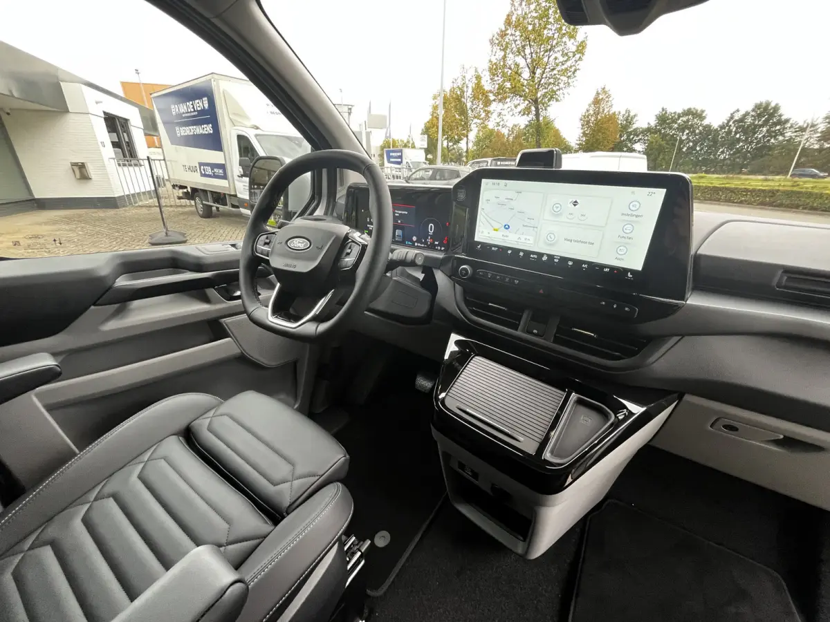 340 2.5 PHEV L2H1 Titanium X VIP Bus 8p. | FULL OPTIONS! | E-Trekhaak | Panodak | Elek. zijschuifdeuren | AGR-stoelen | Digitale binnenspiegel | etc. etc.