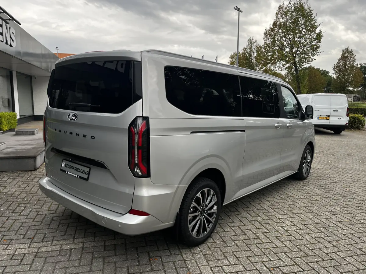 340 2.5 PHEV L2H1 Titanium X VIP Bus 8p. | FULL OPTIONS! | E-Trekhaak | Panodak | Elek. zijschuifdeuren | AGR-stoelen | Digitale binnenspiegel | etc. etc.