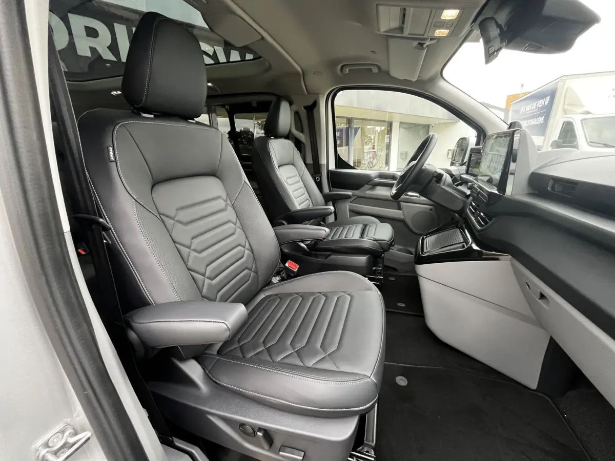 340 2.5 PHEV L2H1 Titanium X VIP Bus 8p. | FULL OPTIONS! | E-Trekhaak | Panodak | Elek. zijschuifdeuren | AGR-stoelen | Digitale binnenspiegel | etc. etc.