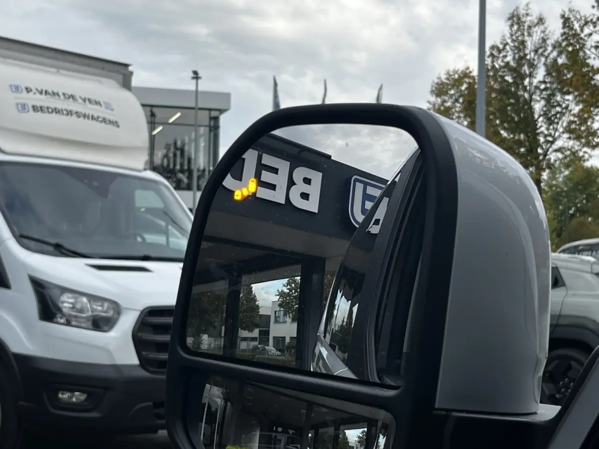 340 2.5 PHEV L2H1 Titanium X VIP Bus 8p. | FULL OPTIONS! | E-Trekhaak | Panodak | Elek. zijschuifdeuren | AGR-stoelen | Digitale binnenspiegel | etc. etc.
