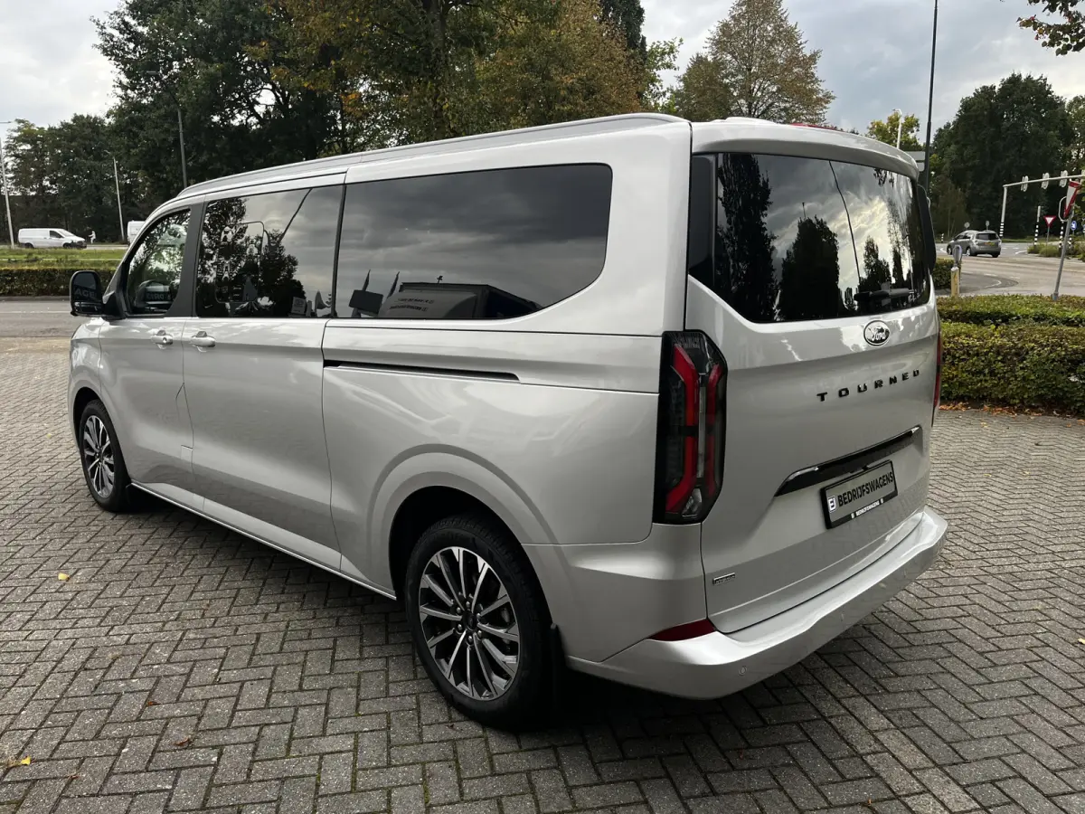 340 2.5 PHEV L2H1 Titanium X VIP Bus 8p. | FULL OPTIONS! | E-Trekhaak | Panodak | Elek. zijschuifdeuren | AGR-stoelen | Digitale binnenspiegel | etc. etc.