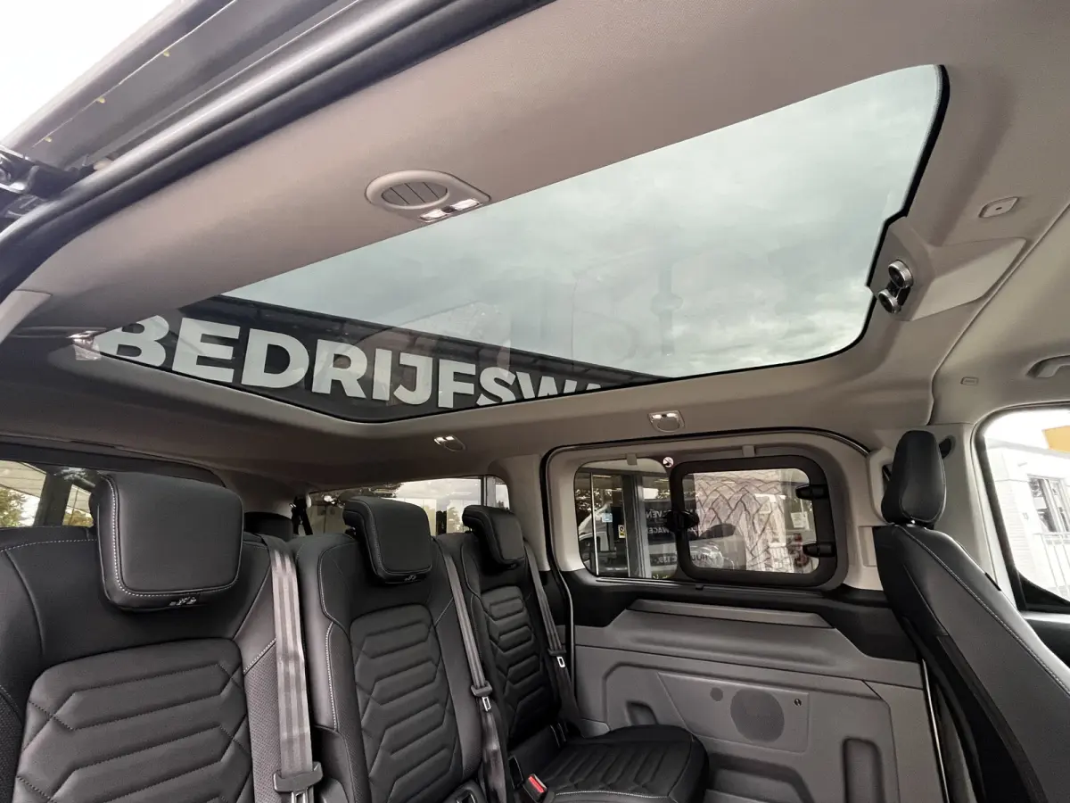 340 2.5 PHEV L2H1 Titanium X VIP Bus 8p. | FULL OPTIONS! | E-Trekhaak | Panodak | Elek. zijschuifdeuren | AGR-stoelen | Digitale binnenspiegel | etc. etc.