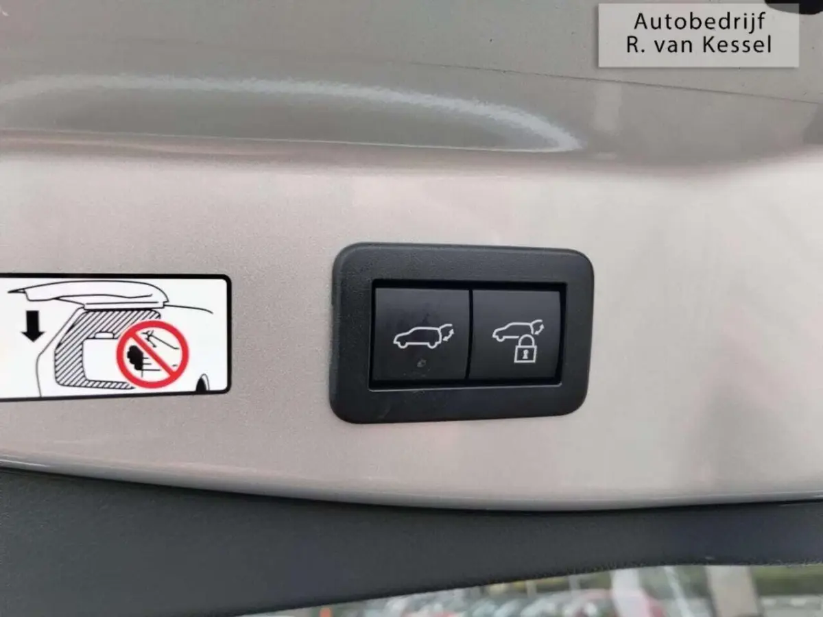 2.0 Plug-in Hybrid 220 Executive I Panoramadak I JBL I Memory I NL-auto