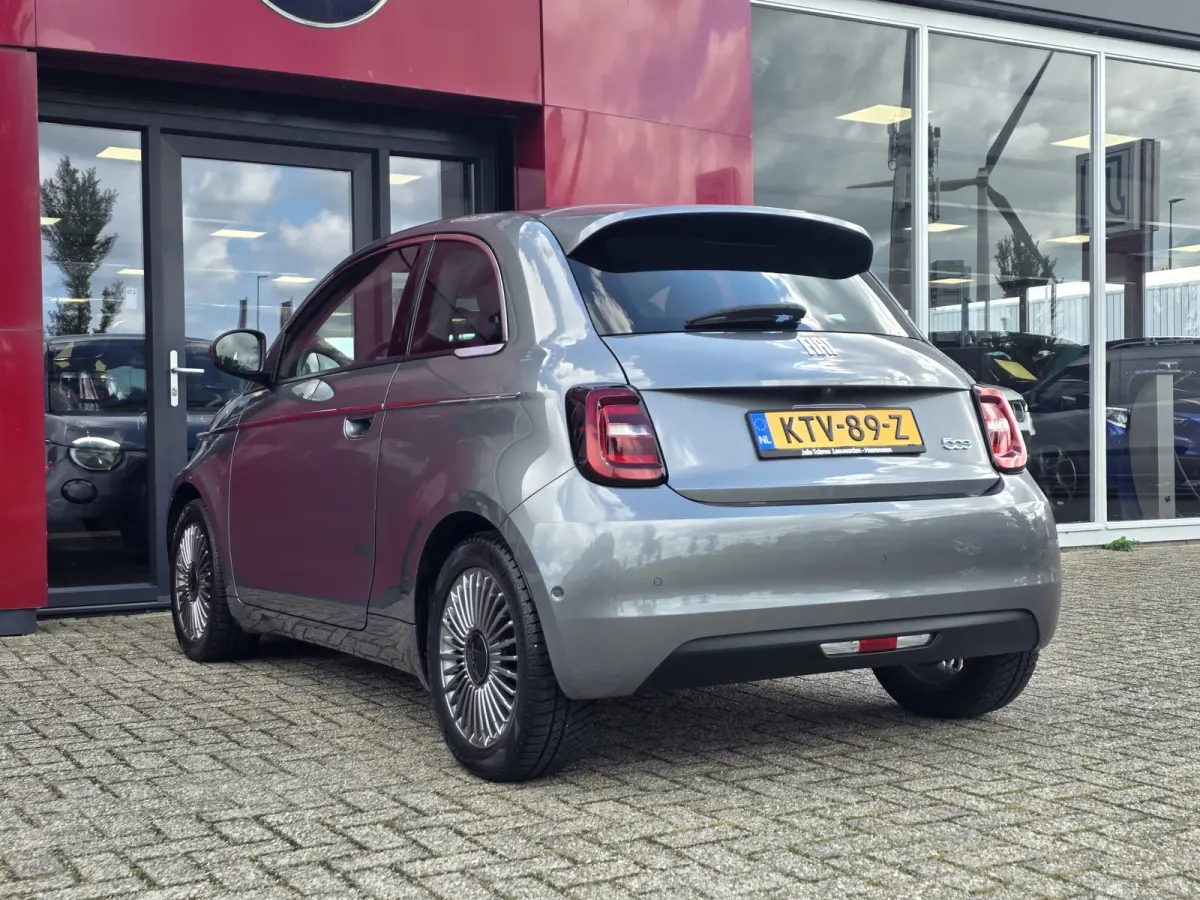 Urban 42 kWh | Pack Style | Pack Comfort | Camera | Stoelverwarming | Cruise control | Lane Assist | Apple Carplay/Android Auto