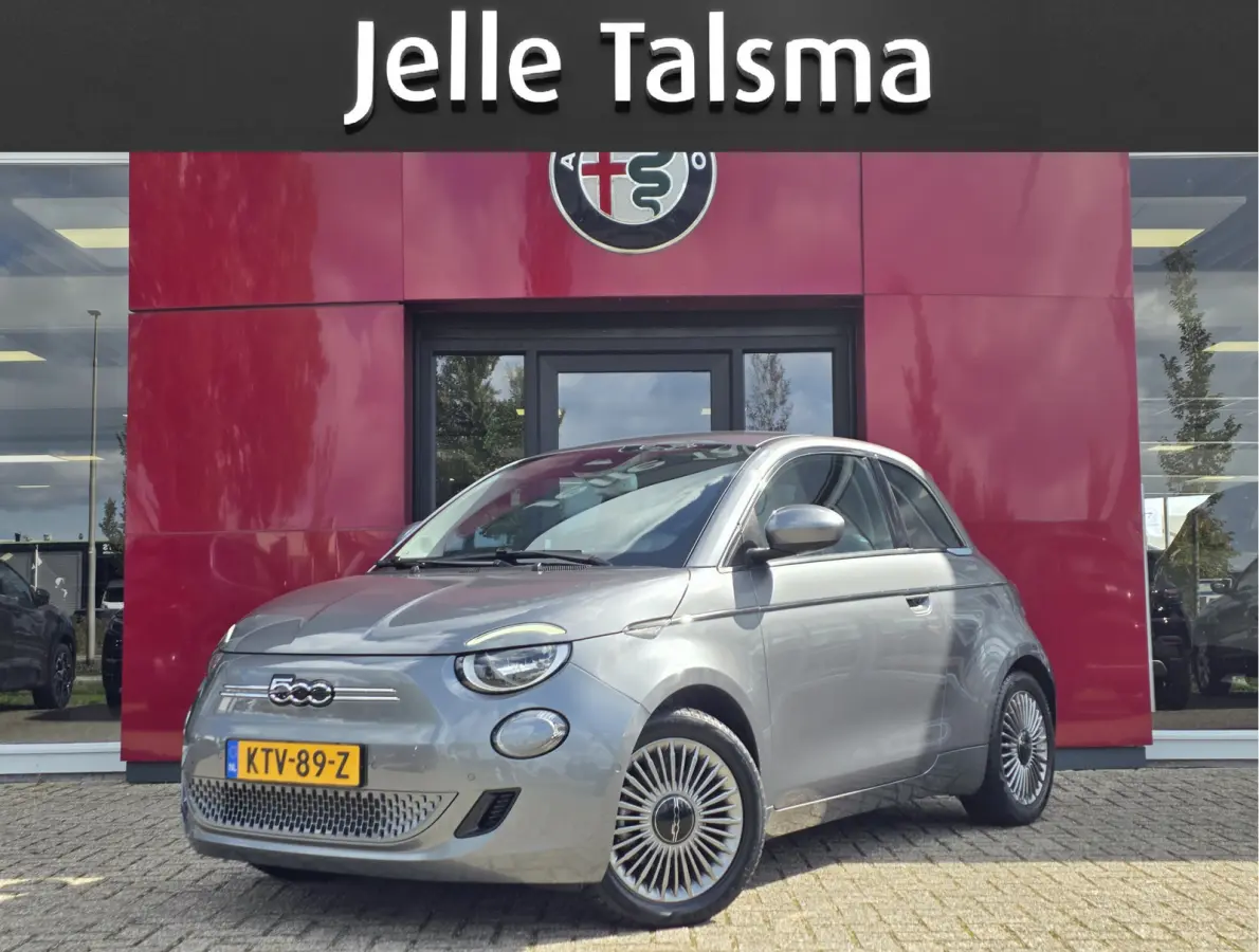 Urban 42 kWh | Pack Style | Pack Comfort | Camera | Stoelverwarming | Cruise control | Lane Assist | Apple Carplay/Android Auto