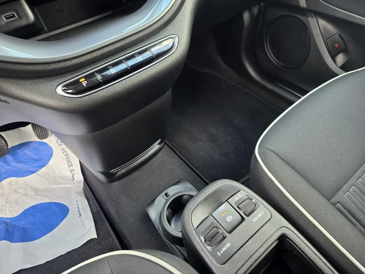 Urban 42 kWh | Pack Style | Pack Comfort | Camera | Stoelverwarming | Cruise control | Lane Assist | Apple Carplay/Android Auto