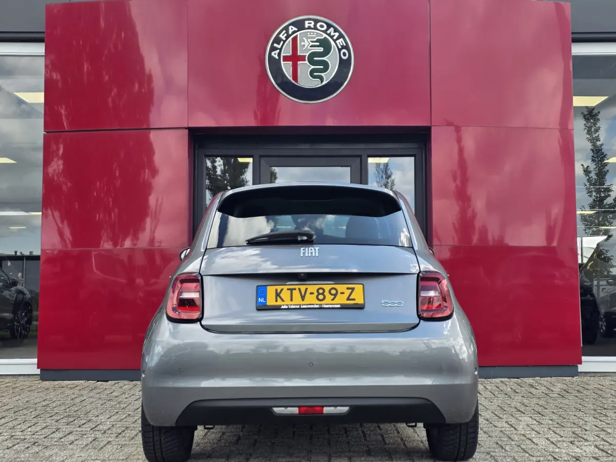 Urban 42 kWh | Pack Style | Pack Comfort | Camera | Stoelverwarming | Cruise control | Lane Assist | Apple Carplay/Android Auto