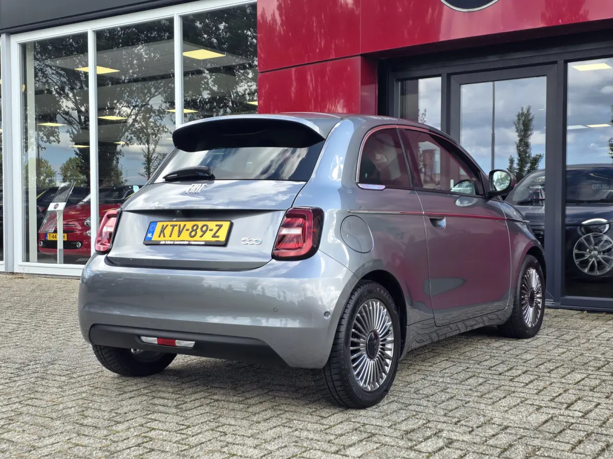 Urban 42 kWh | Pack Style | Pack Comfort | Camera | Stoelverwarming | Cruise control | Lane Assist | Apple Carplay/Android Auto