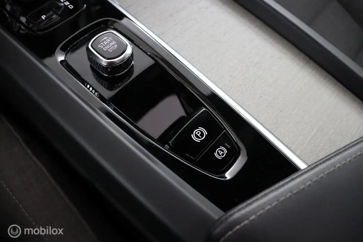 2.0 T6 Plug-in hybrid AWD Ultra Dark | Luchtvering | HUD | Adaptieve Cruise | BLISS | Harman Kardon | All Season Banden | Long Range SOH 95,18