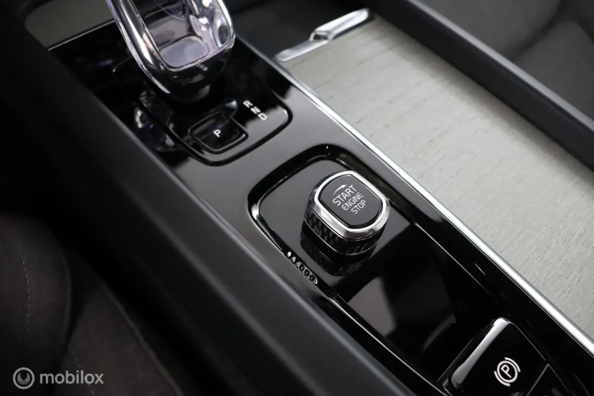2.0 T6 Plug-in hybrid AWD Ultra Dark | Luchtvering | HUD | Adaptieve Cruise | BLISS | Harman Kardon | All Season Banden | Long Range SOH 95,18