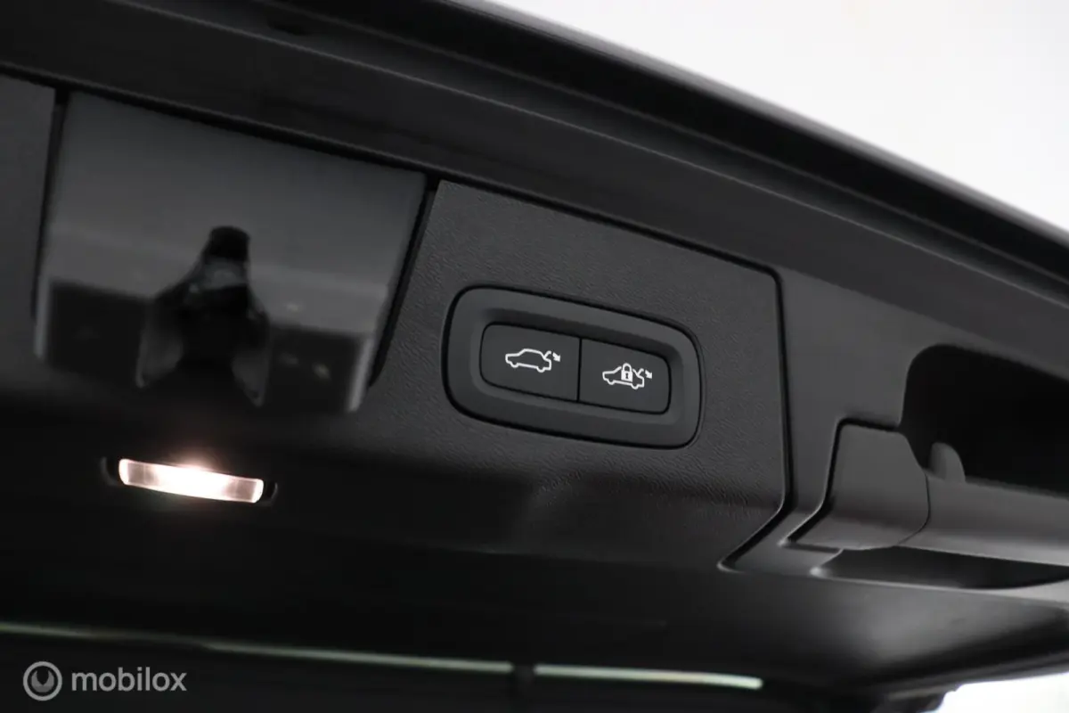 2.0 T6 Plug-in hybrid AWD Ultra Dark | Luchtvering | HUD | Adaptieve Cruise | BLISS | Harman Kardon | All Season Banden | Long Range SOH 95,18