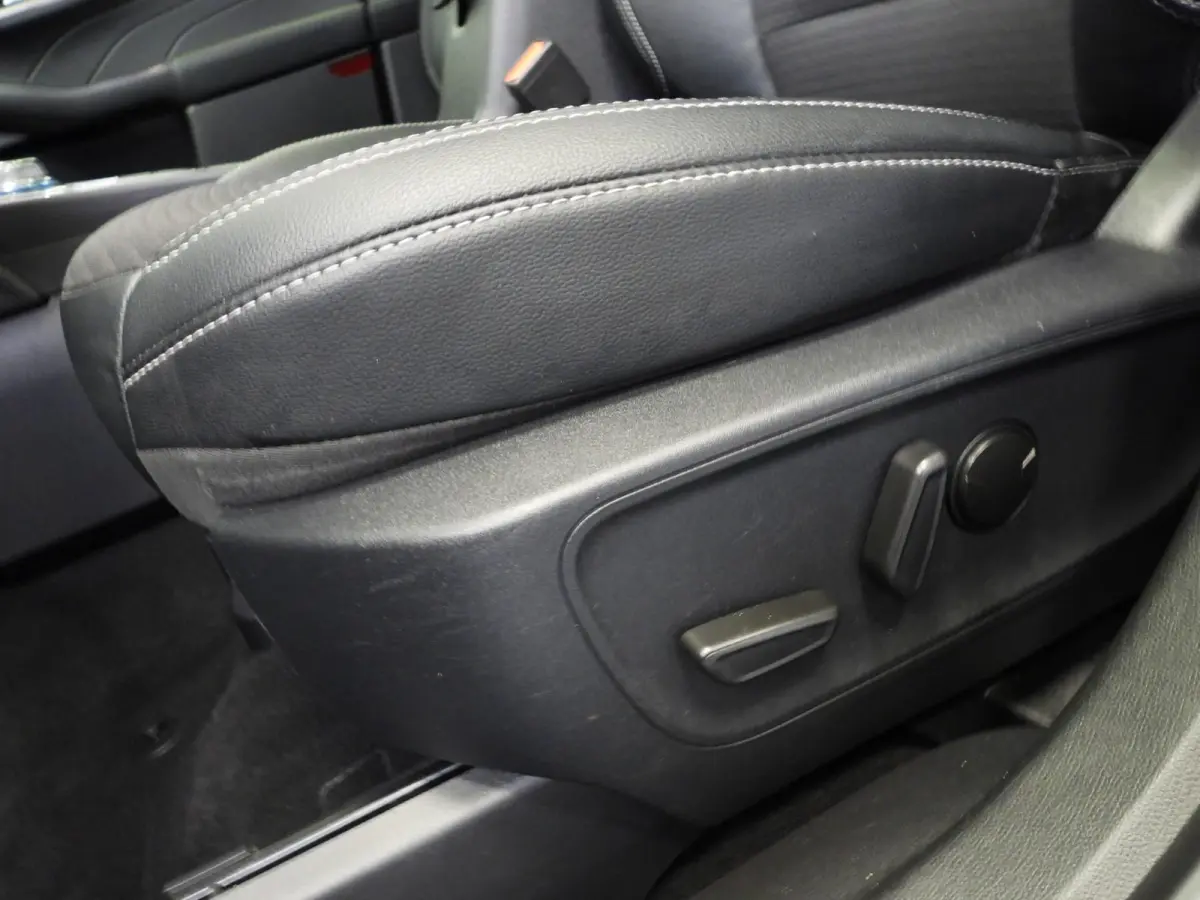 2.5 PHEV Plug-In Titanium X TREKH./SCHUIFDAK/LED/B&O/HEAD-UP/17"LMV!