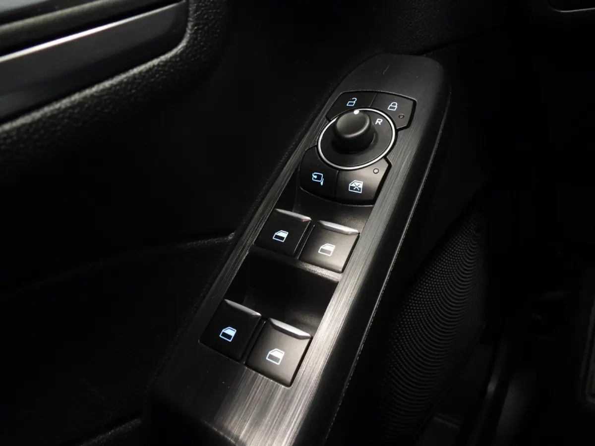 2.5 PHEV Plug-In Titanium X TREKH./SCHUIFDAK/LED/B&O/HEAD-UP/17"LMV!