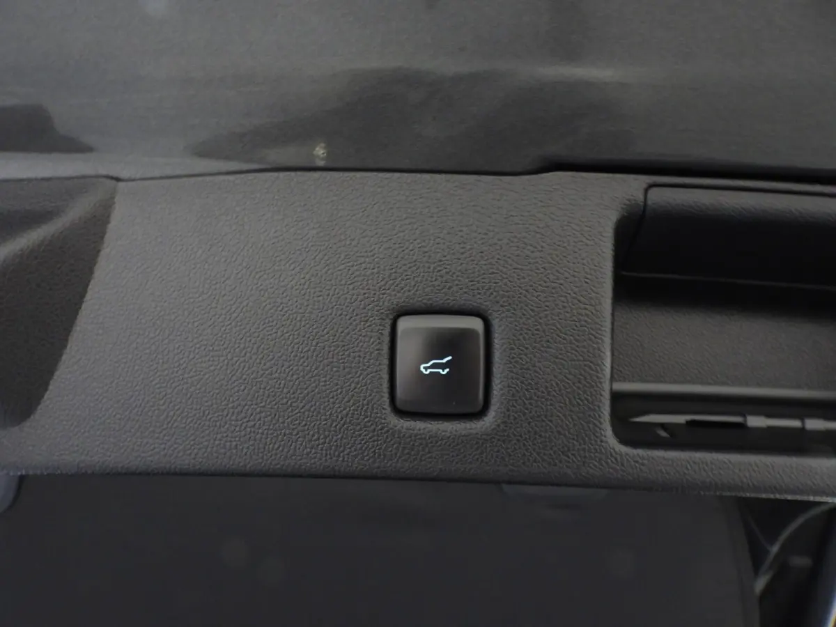 2.5 PHEV Plug-In Titanium X TREKH./SCHUIFDAK/LED/B&O/HEAD-UP/17"LMV!