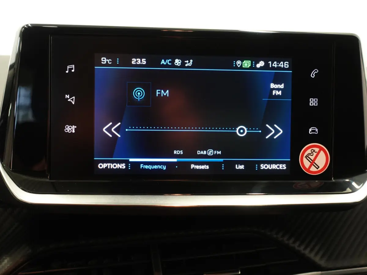 1.2 PureTech 100pk Automaat Allure Pack Navigatie Apple Carplay/Android Auto Camera Parkeersensor achter Cruise Control Virtual Cockpit Climate Control Getinte ramen