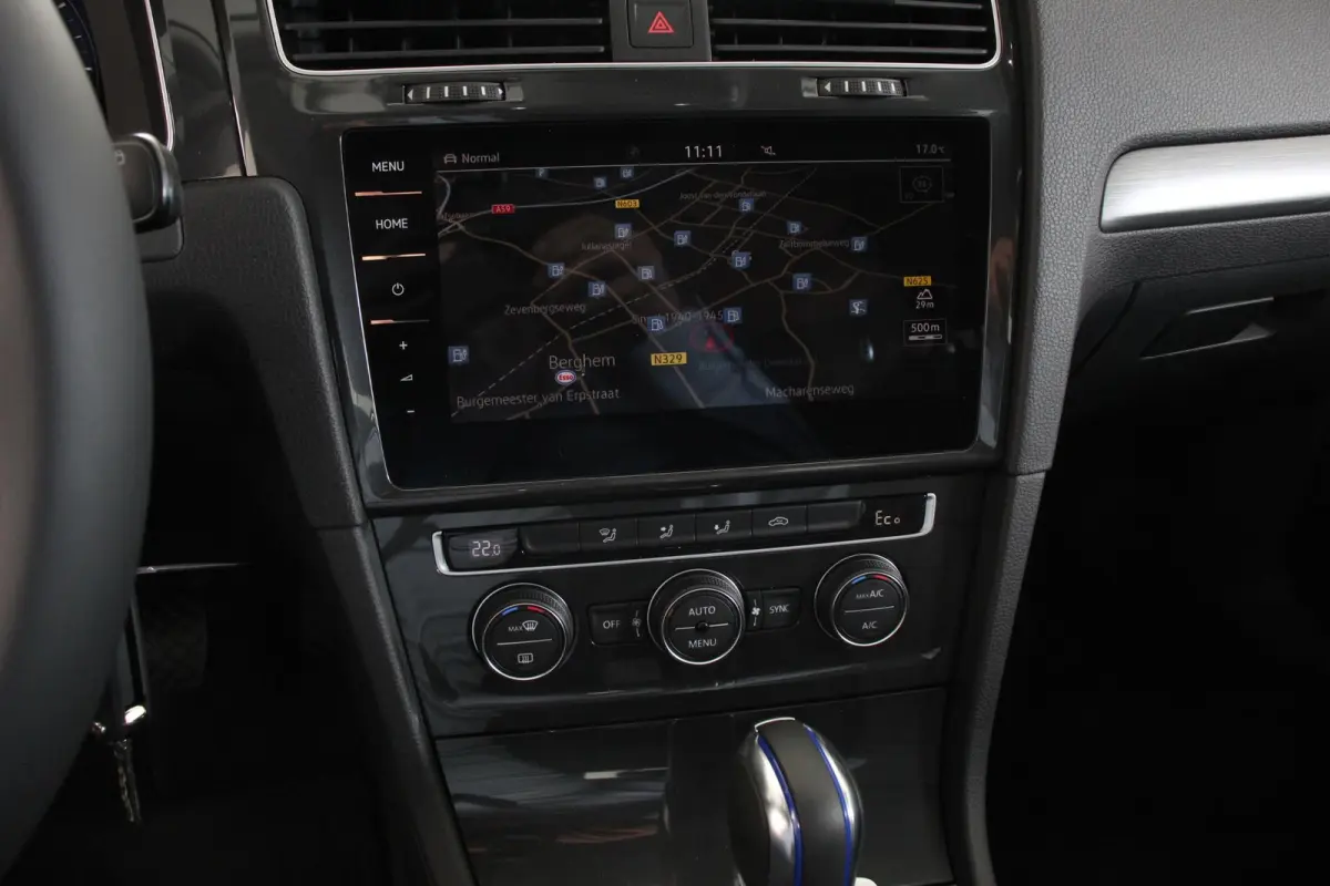 Edition Navigatie Climate control Virtual cockpit Parkeersensoren V+A DAB+ Adaptive Cruise Control 17" Lichtmetalen velgen