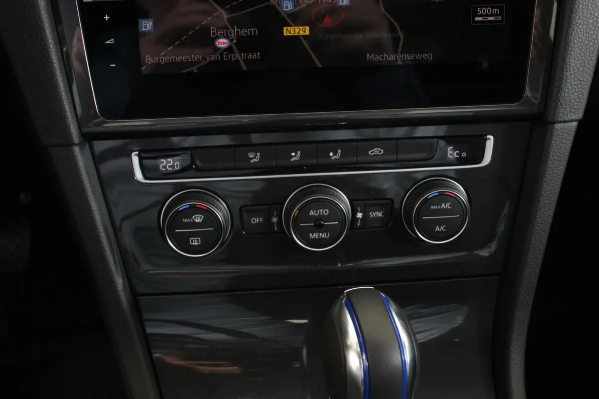 Edition Navigatie Climate control Virtual cockpit Parkeersensoren V+A DAB+ Adaptive Cruise Control 17" Lichtmetalen velgen