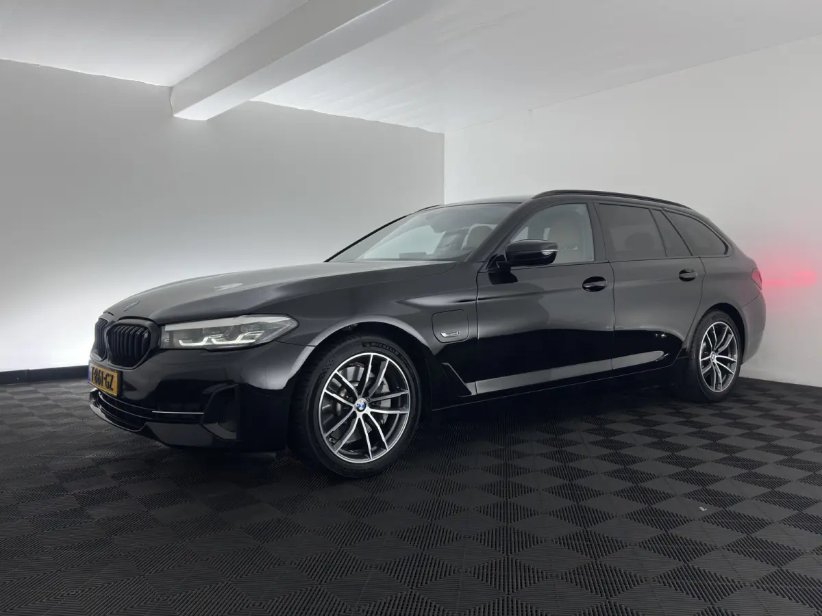 530e Business Edition Plus (Plug-in) (INCL-BTW) *LEATHER | FULL-LED | MEMORY-PACK | HEATED-SPORTSEATS | NAVI-FULLMAP | PRIVACY-GLASS | ECC | PDC | CRUISE | TOWBAR | 18''ALU*