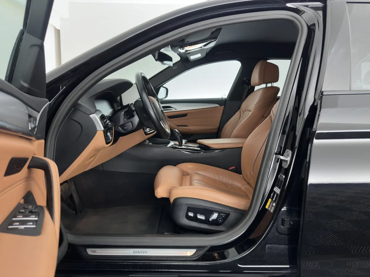 530e Business Edition Plus (Plug-in) (INCL-BTW) *LEATHER | FULL-LED | MEMORY-PACK | HEATED-SPORTSEATS | NAVI-FULLMAP | PRIVACY-GLASS | ECC | PDC | CRUISE | TOWBAR | 18''ALU*